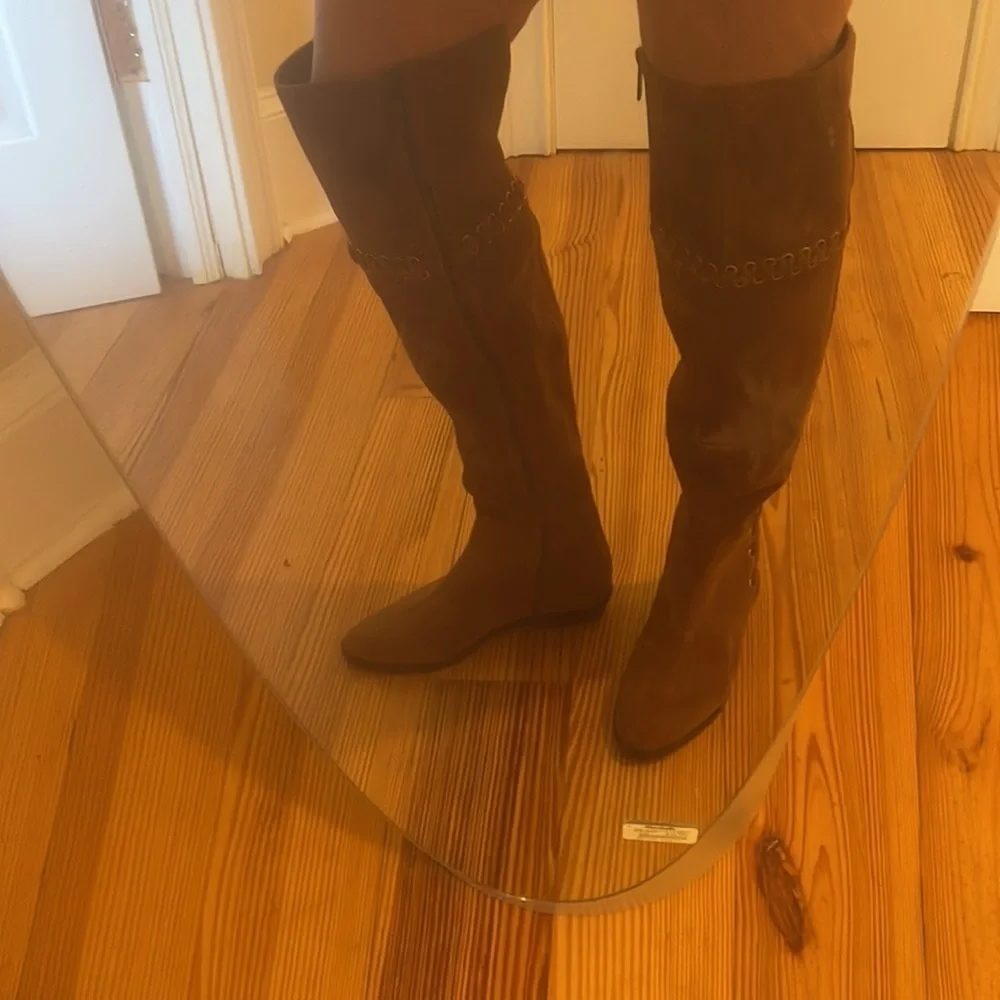 Michael Kors  🎉HP🎉🎈Sale🎈tan high suede boots   SALE